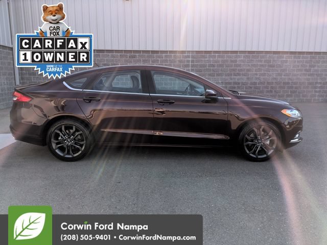 Used 2018 Ford Fusion SE w/ Equipment Group 201A FWD image 2