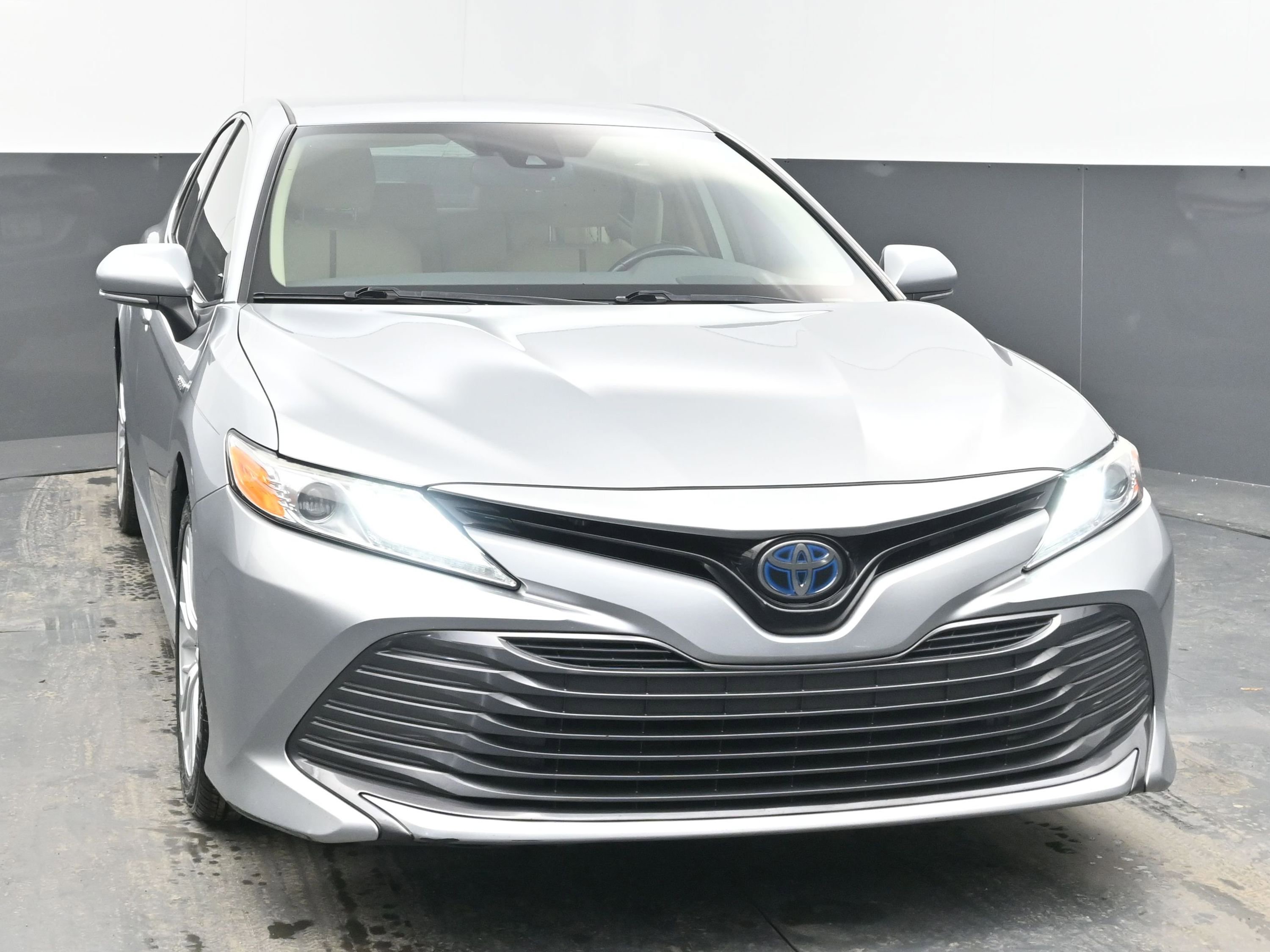 Used 2019 Toyota Camry XLE image 2