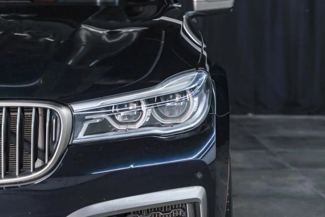 Used 2018 BMW M760i xDrive image 52