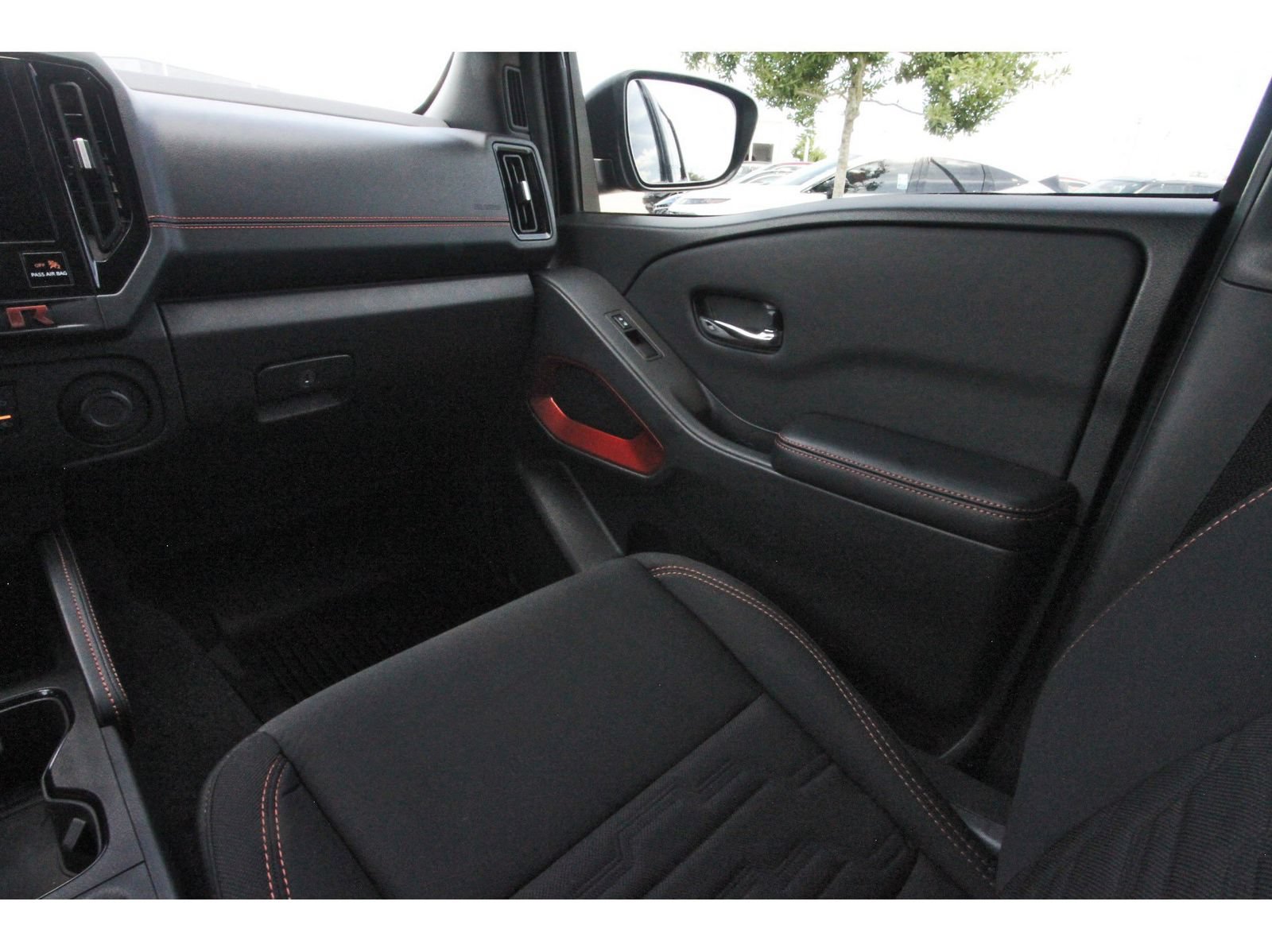 Certified 2025 Nissan Frontier PRO-4X AWD/4WD image 13