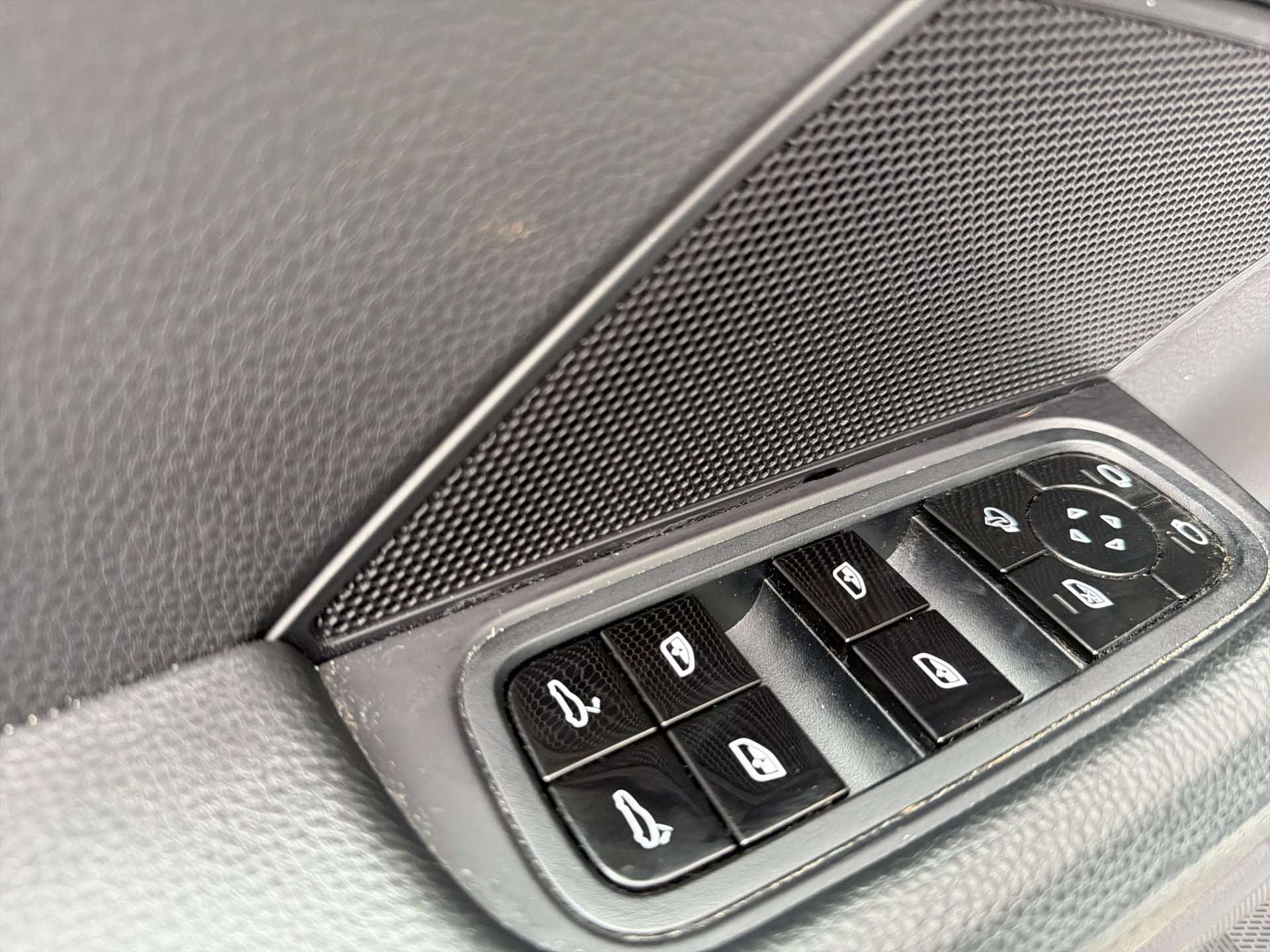 Used 2018 Porsche Panamera 4S w/ Premium Package Plus AWD/4WD image 15