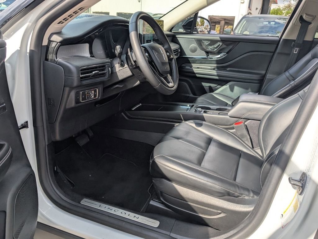 Used 2023 Lincoln Corsair FWD image 12
