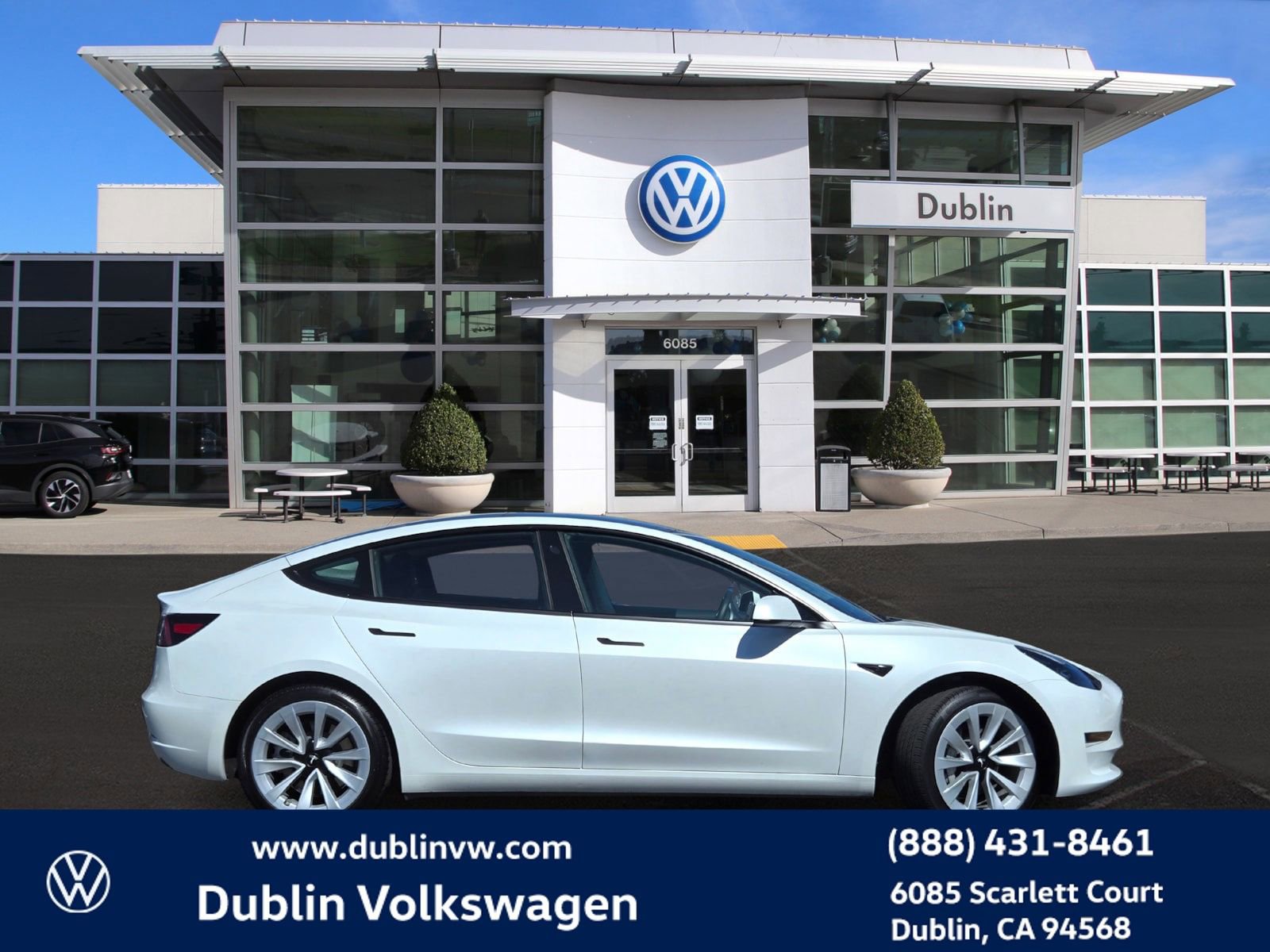 Used 2023 Tesla Model 3 Standard Range image 3