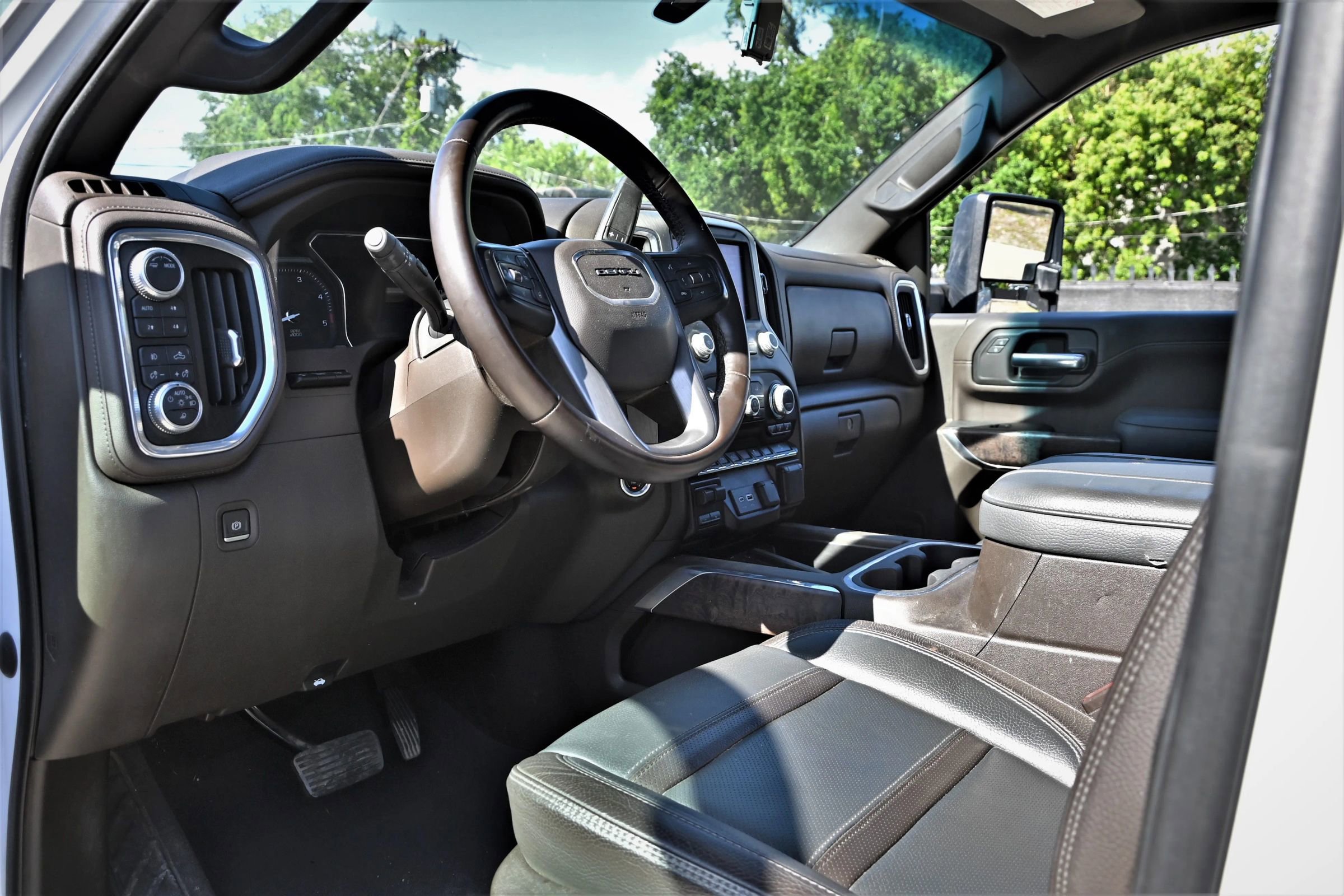 Used 2023 GMC Sierra 2500 Denali w/ Denali Ultimate Package AWD/4WD image 14