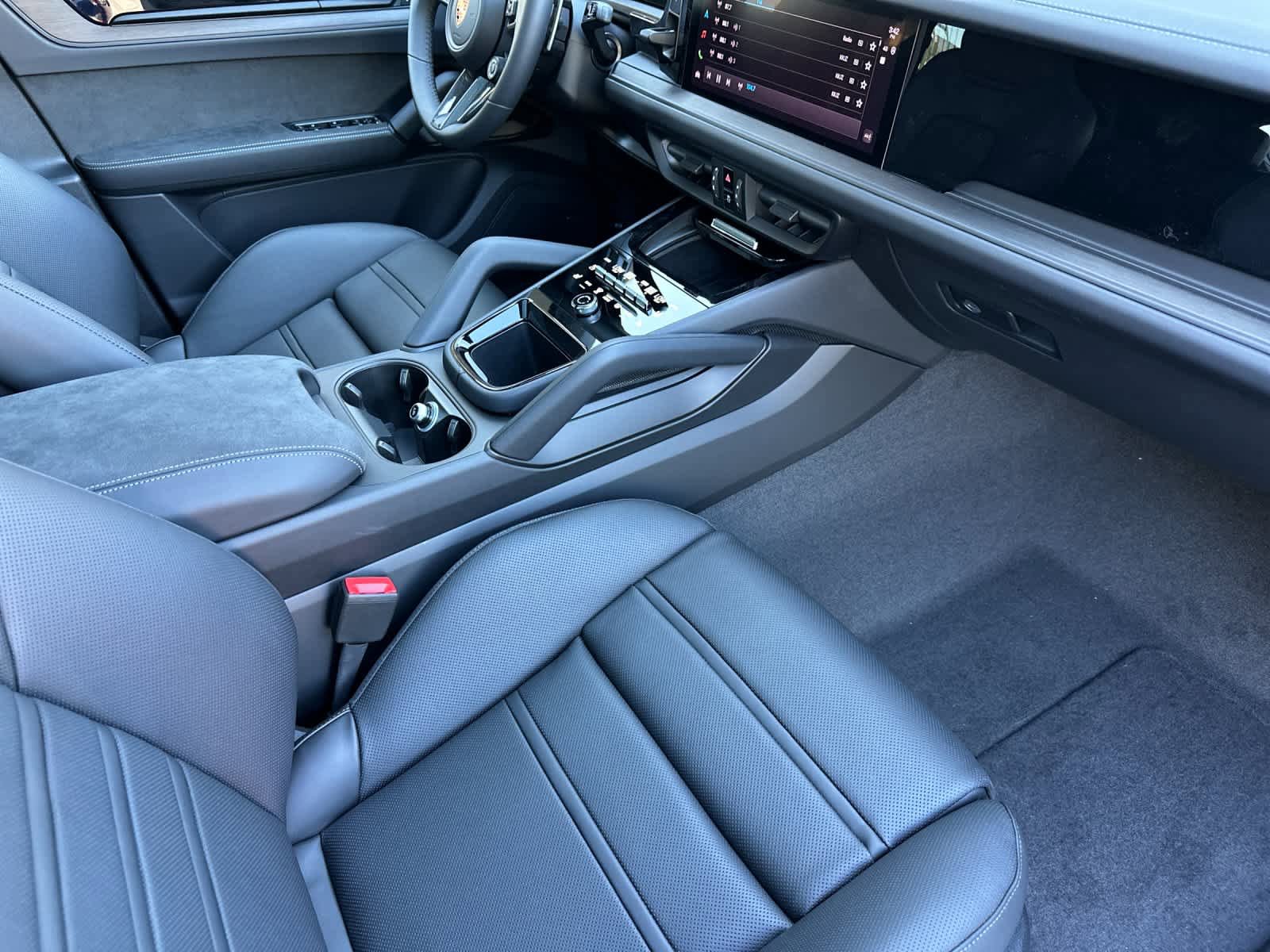New 2026 Porsche Cayenne GTS AWD/4WD image 17