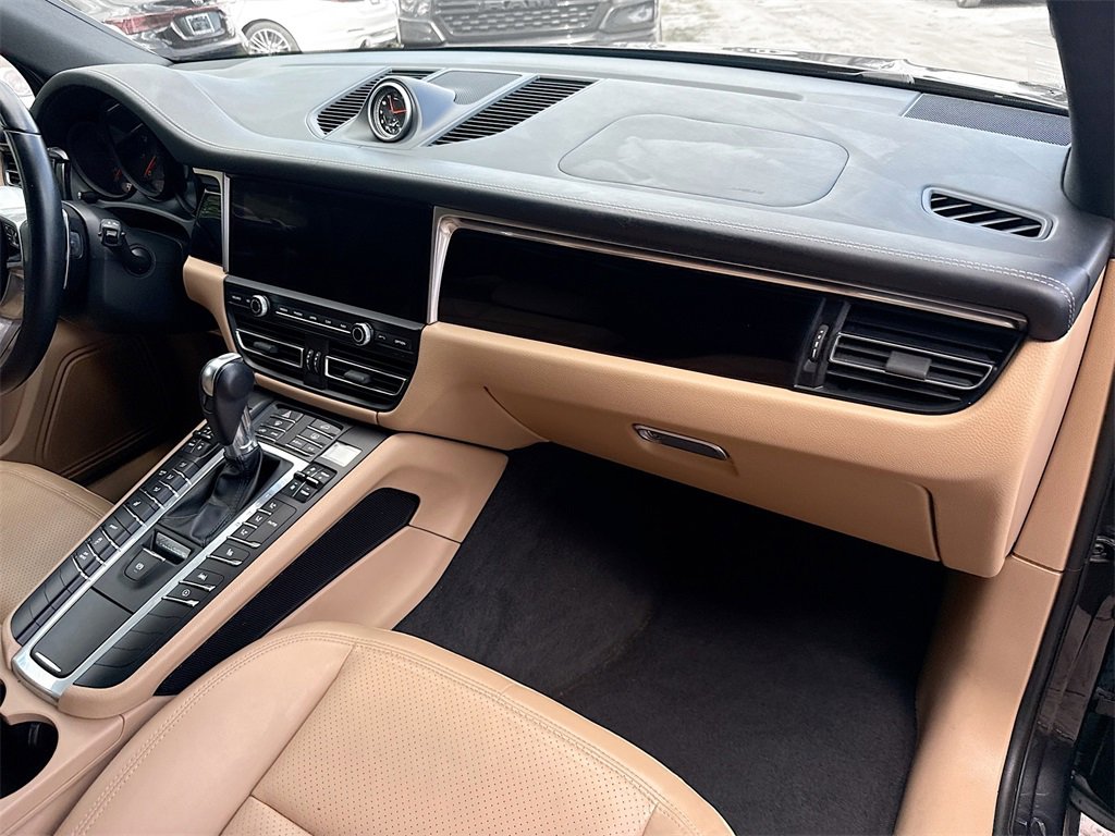 Used 2021 Porsche Macan image 32