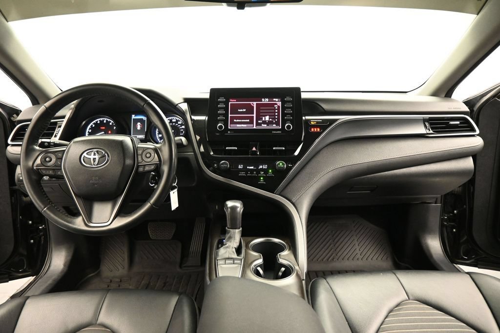 Used 2022 Toyota Camry SE FWD image 19
