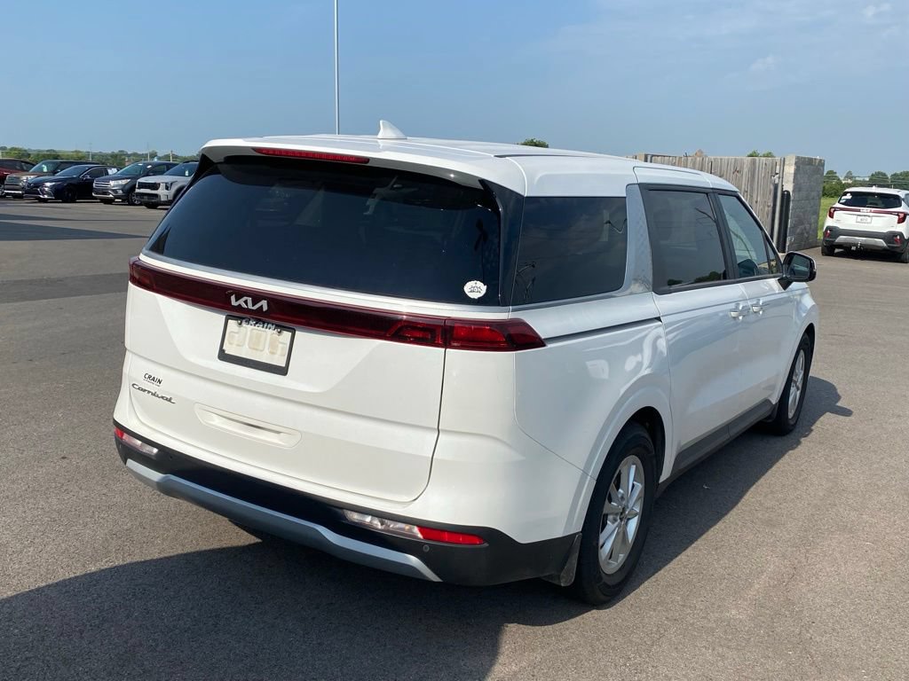 Used 2022 Kia Carnival LX FWD image 4