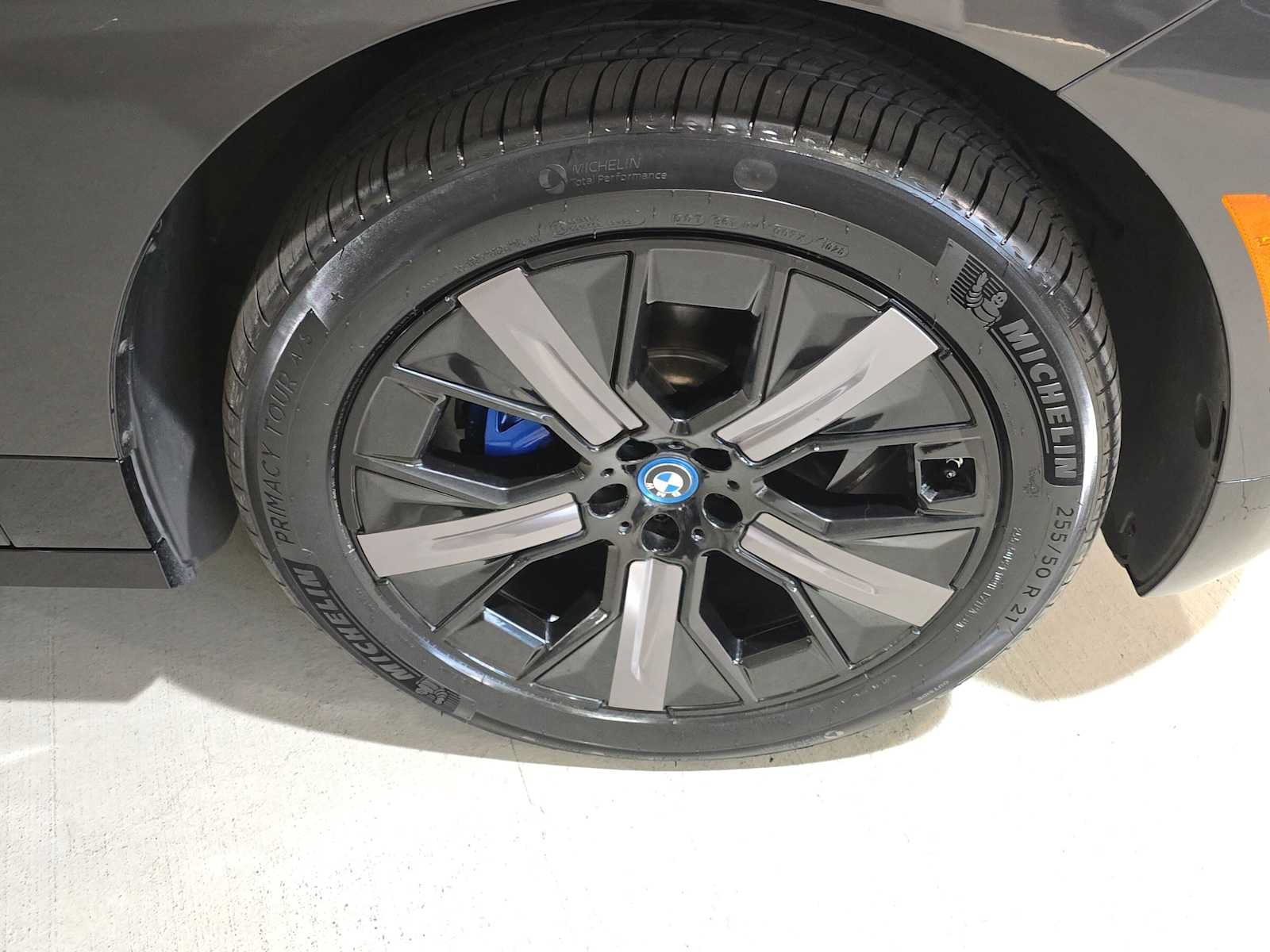 Used 2024 BMW iX xDrive50 w/ Sport Package AWD/4WD image 9