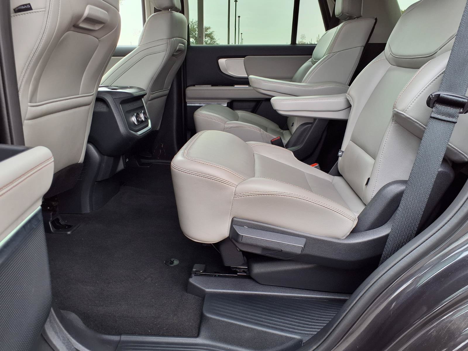 Certified 2025 Ford Expedition Active AWD/4WD image 18