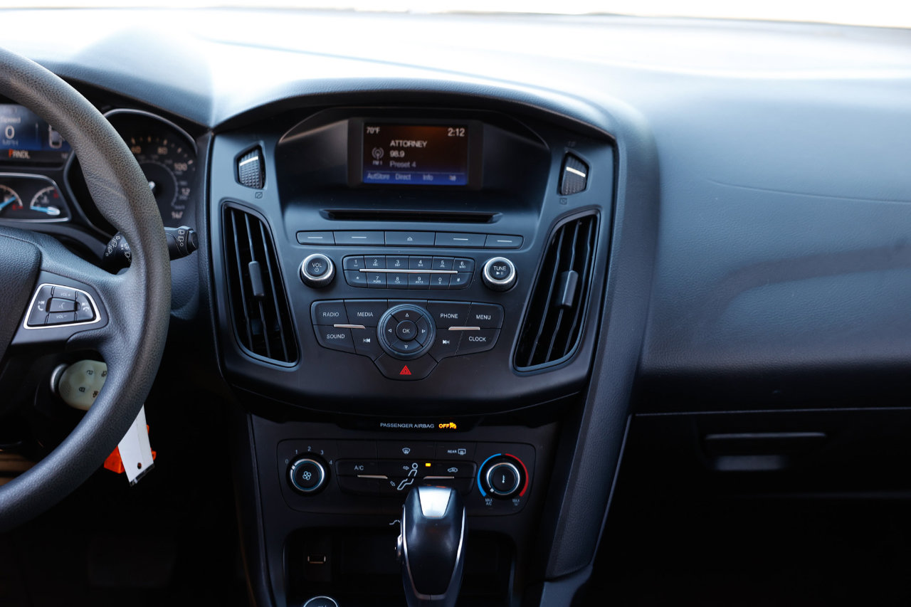 Used 2015 Ford Focus SE image 32