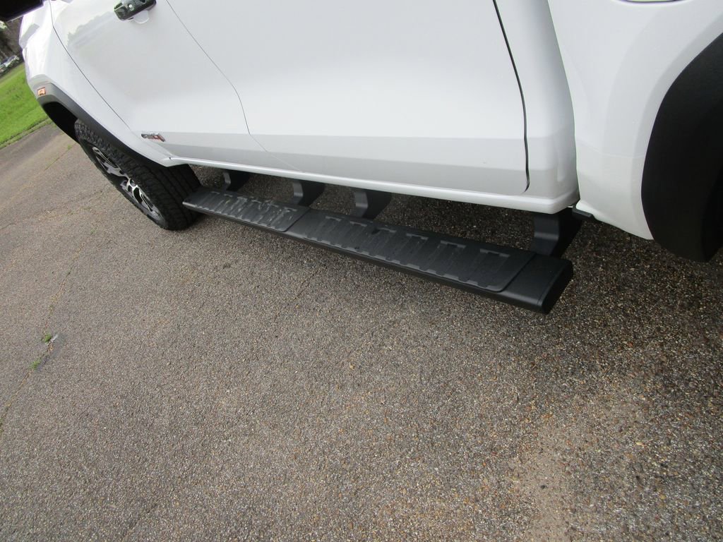 Used 2025 GMC Canyon AT4 w/ Technology Plus Package image 16