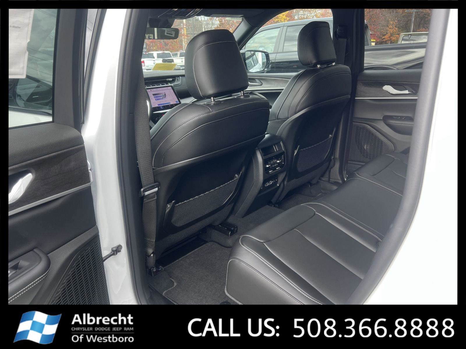 New 2025 Jeep Grand Cherokee Limited image 11