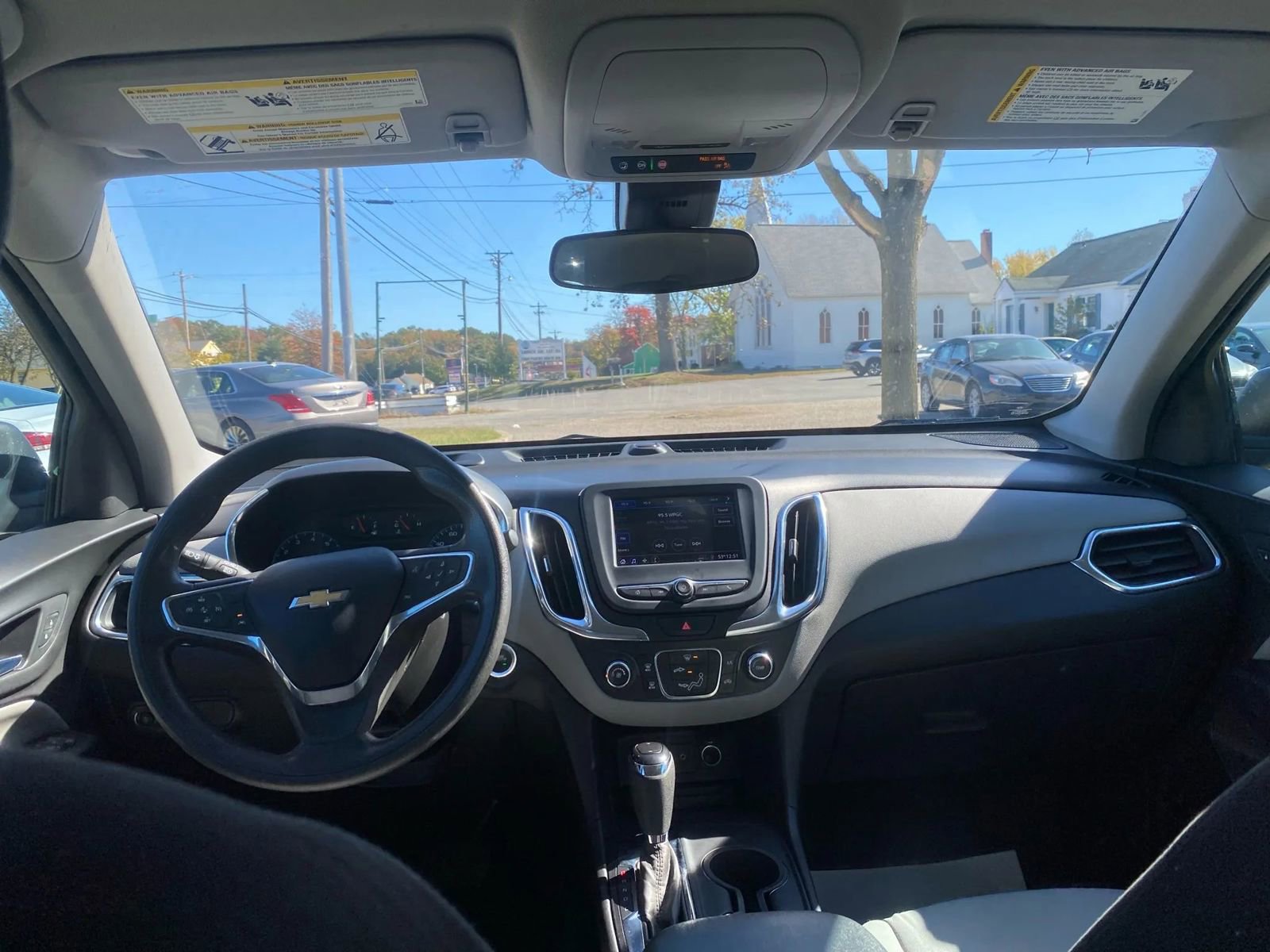 Used 2021 Chevrolet Equinox LS image 24