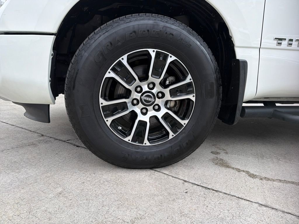 Used 2024 Nissan Titan SV w/ SV Convenience Package image 12