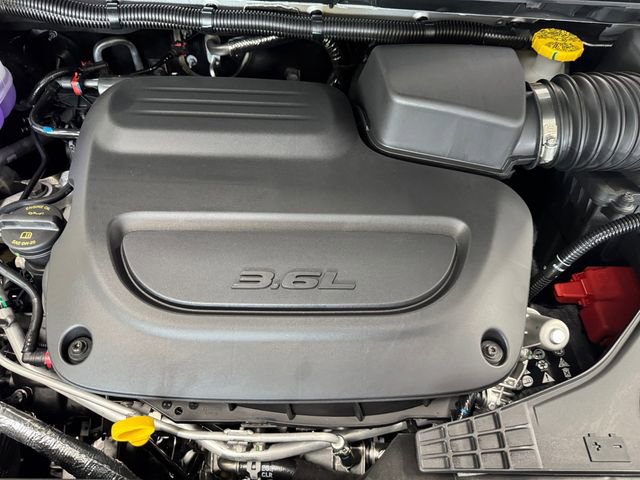 Used 2026 Chrysler Pacifica Select image 24