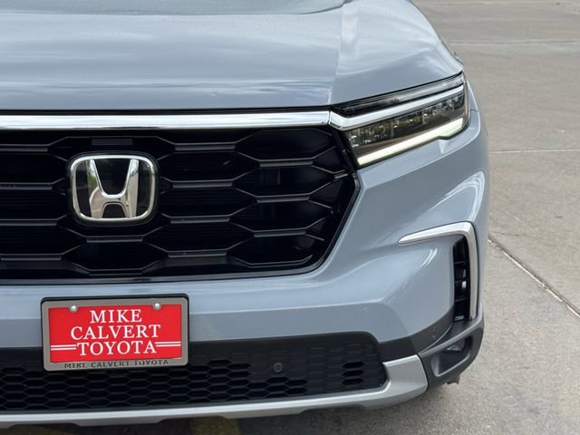Used 2025 Honda Pilot Touring image 4