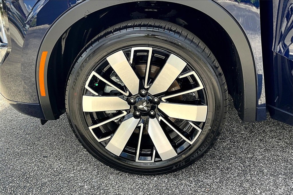 New 2025 Mitsubishi Outlander SEL image 8