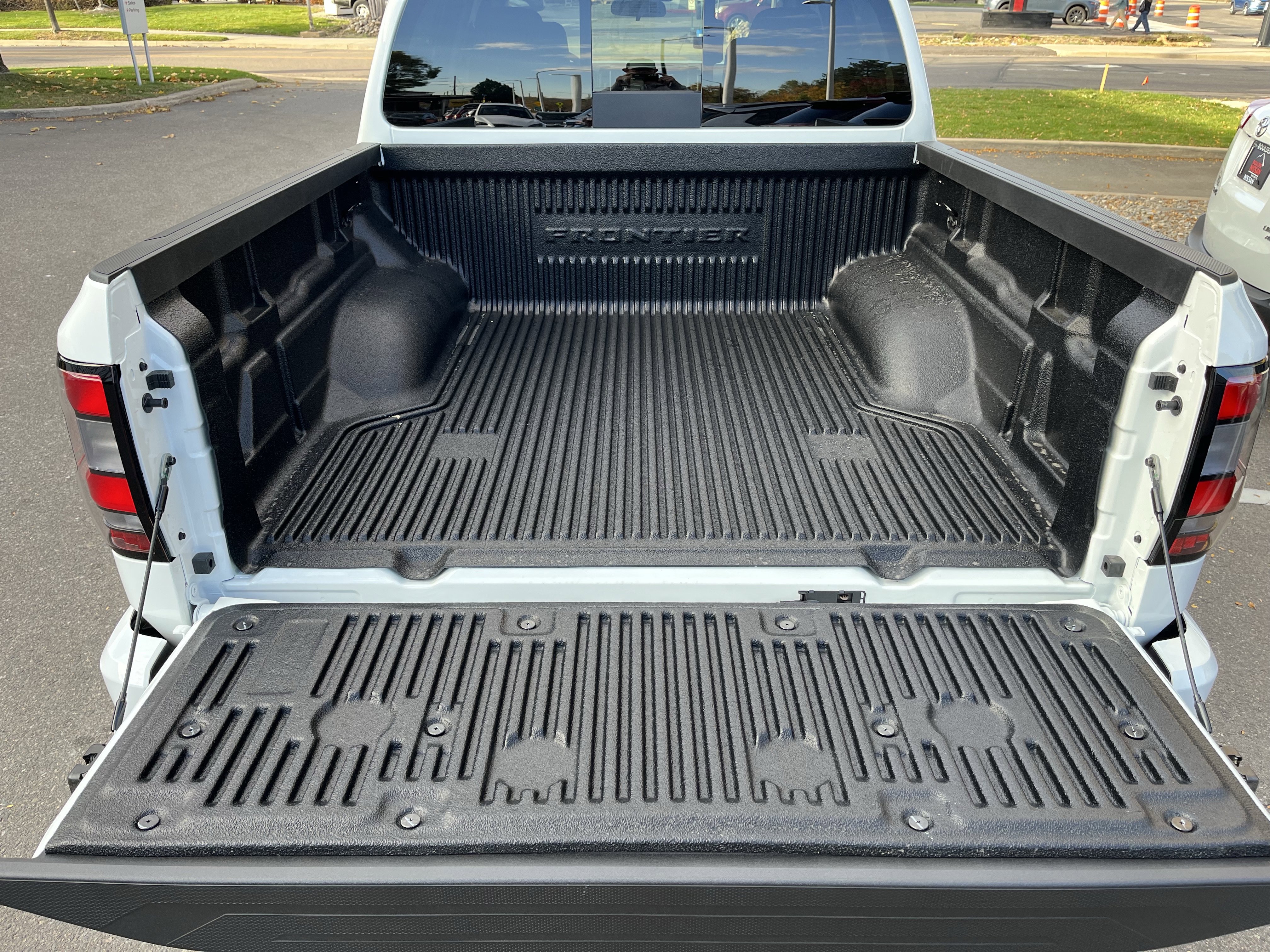 New 2026 Nissan Frontier SV image 9