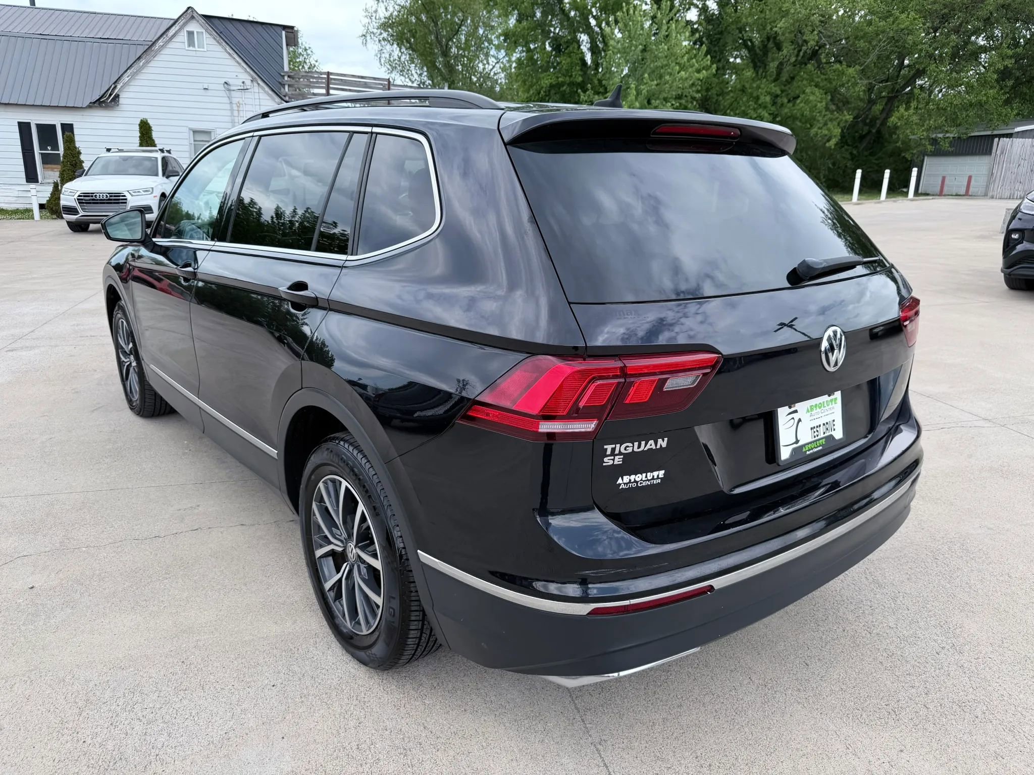 Used 2020 Volkswagen Tiguan SE w/ Panoramic Sunroof Package FWD image 79