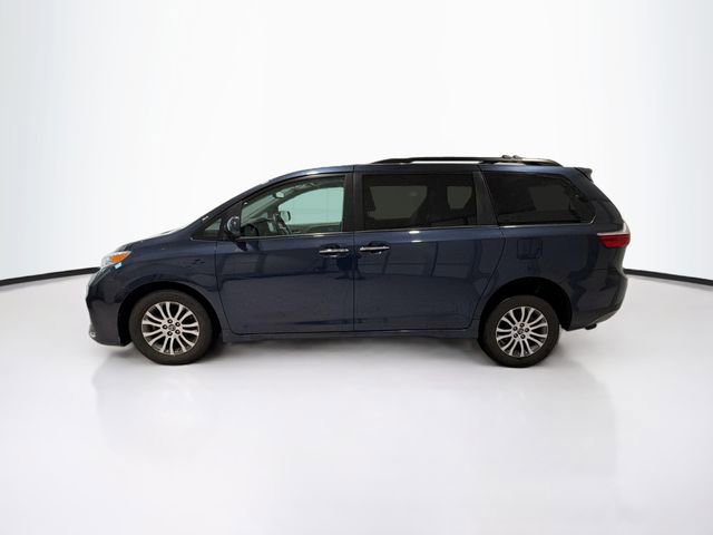 Used 2018 Toyota Sienna XLE FWD image 4