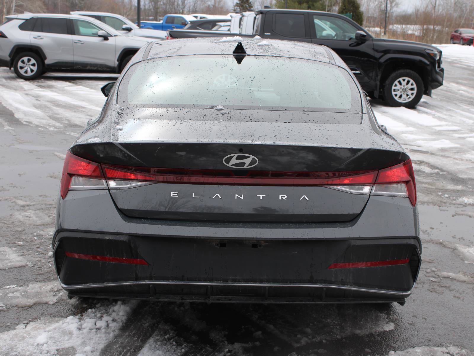 Used 2024 Hyundai Elantra SE image 6