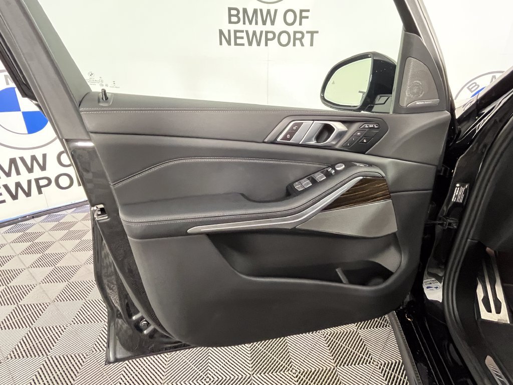 Used 2024 BMW X7 xDrive40i w/ M Sport Package AWD/4WD image 30