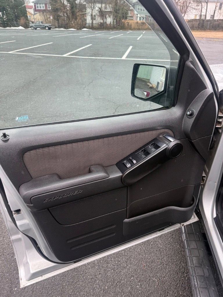 Used 2010 Ford Explorer Sport Trac XLT image 8