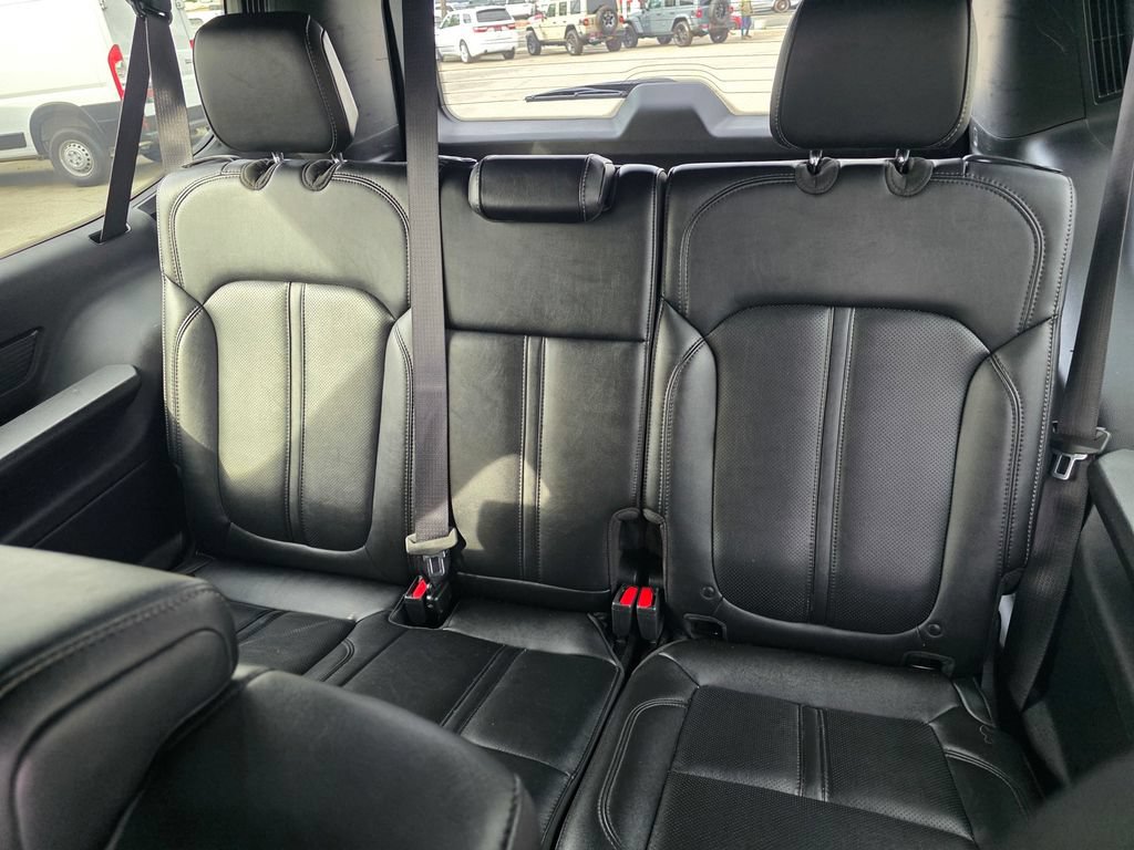 Used 2024 Jeep Wagoneer L Series II w/ Flexible Seating Group AWD/4WD image 18