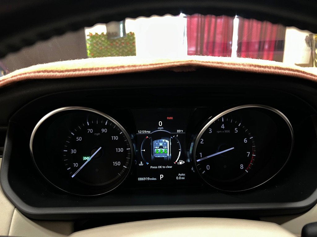 Used 2018 Land Rover Discovery SE image 21