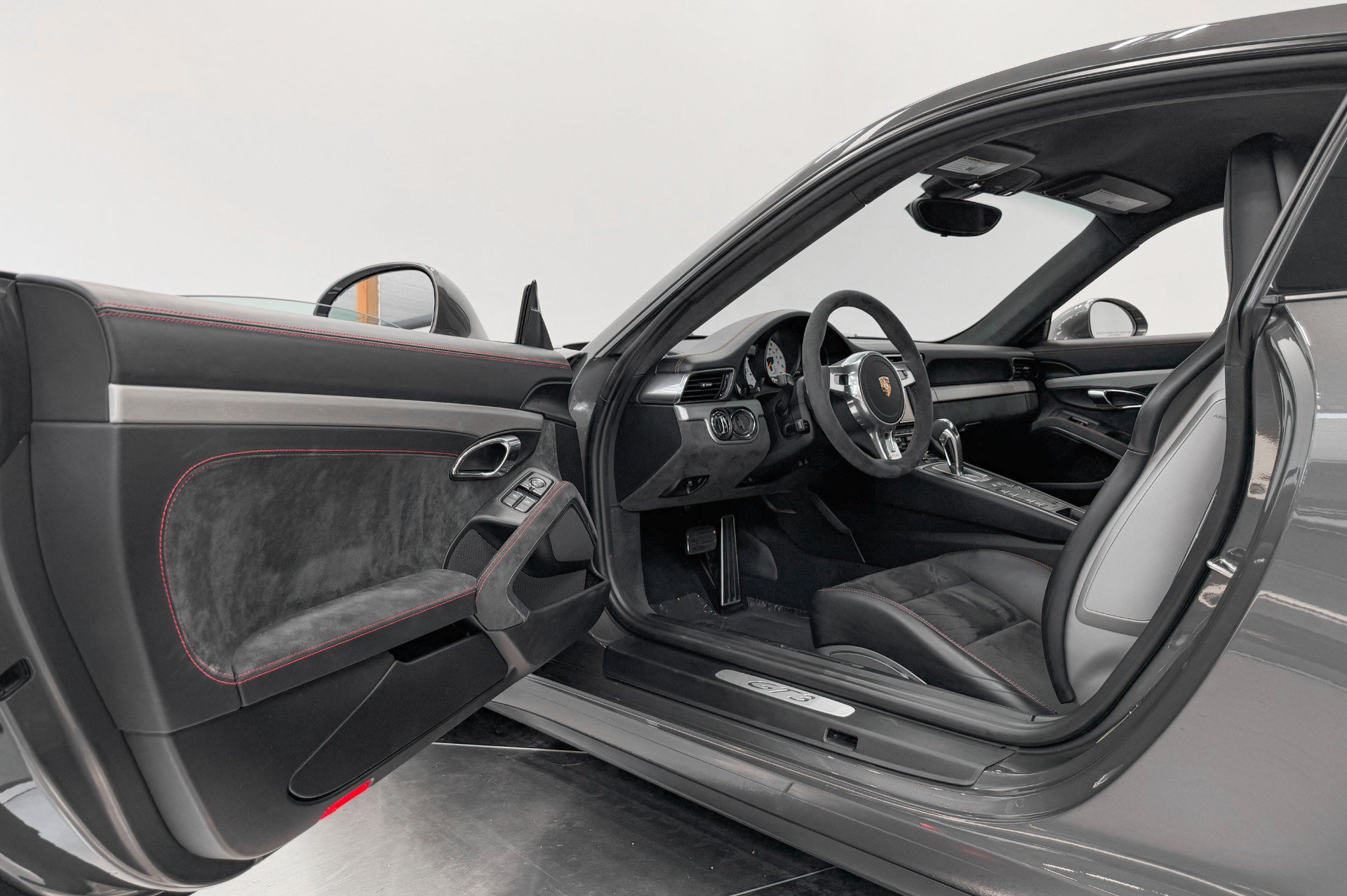 Used 2015 Porsche 911 GT3 RWD image 22