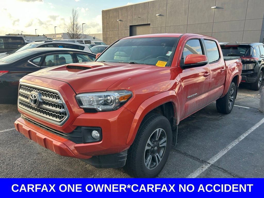 Used 2017 Toyota Tacoma TRD Sport w/ Tow Package (A/T) image 2