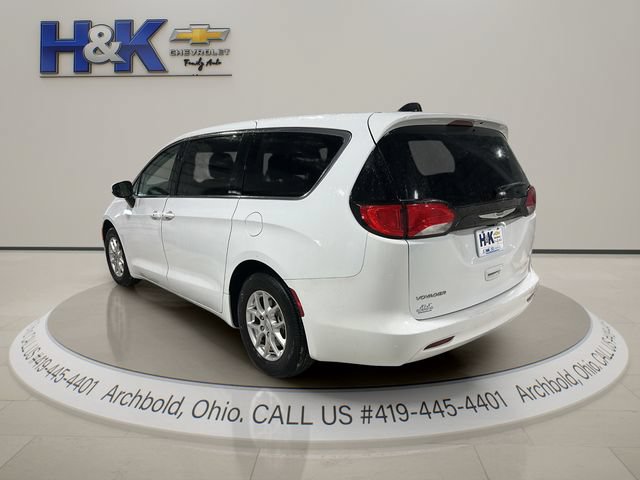 Used 2023 Chrysler Voyager LX FWD image 4