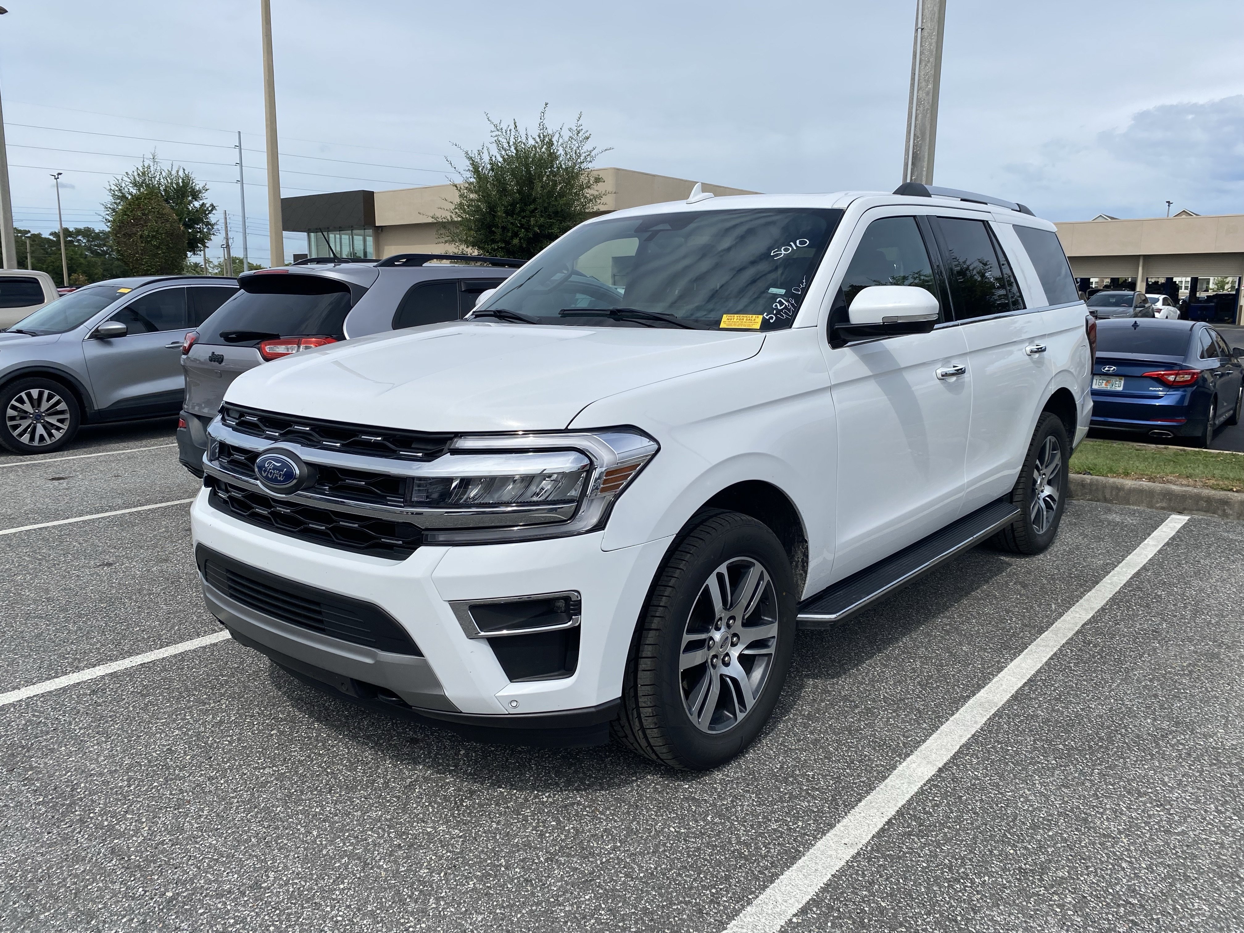 Used 2023 Ford Expedition Limited AWD/4WD image 13
