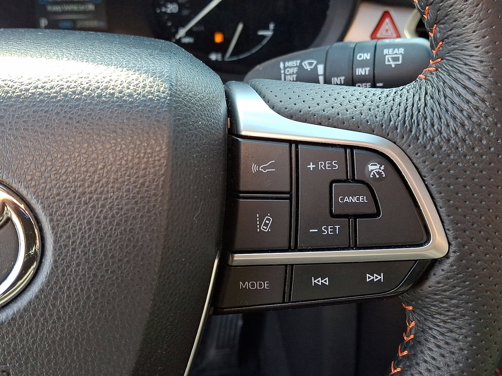 Used 2024 Toyota Sienna XSE w/ XSE Plus Package image 23