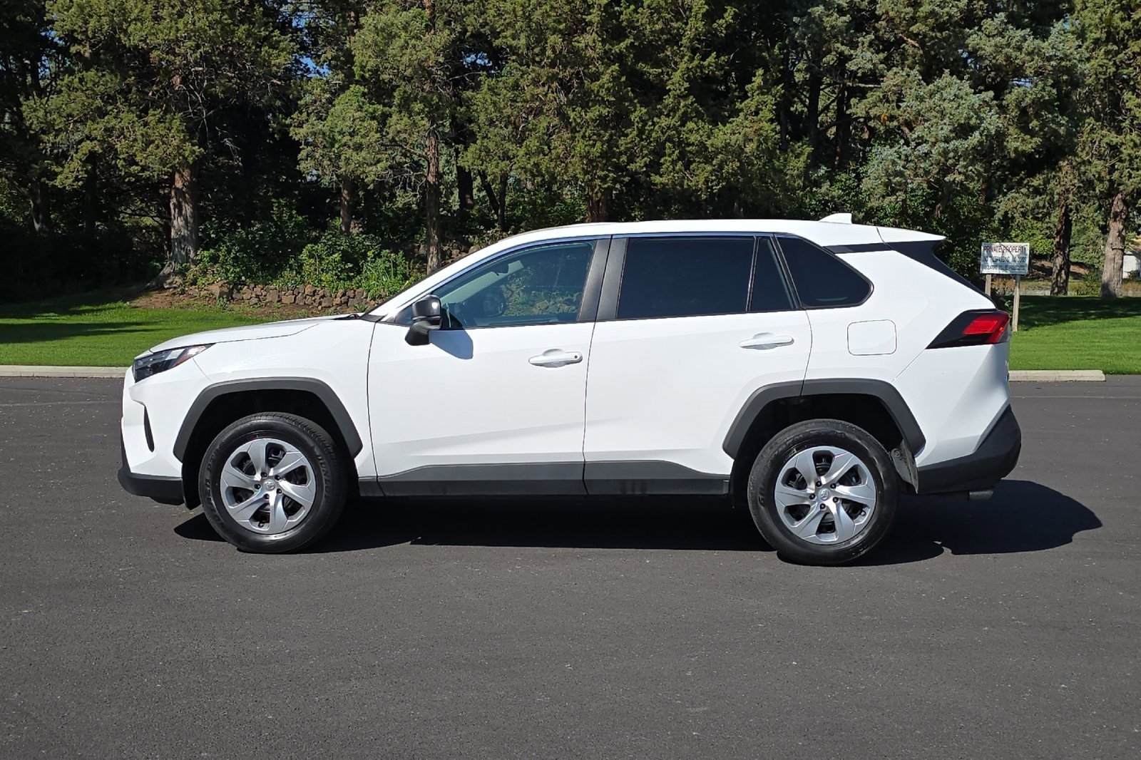 Used 2023 Toyota RAV4 LE image 8