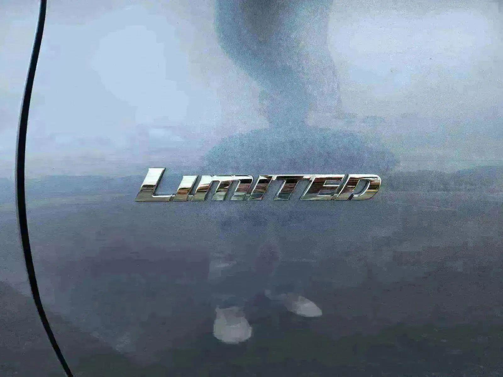 Used 2010 Toyota Highlander Limited image 26