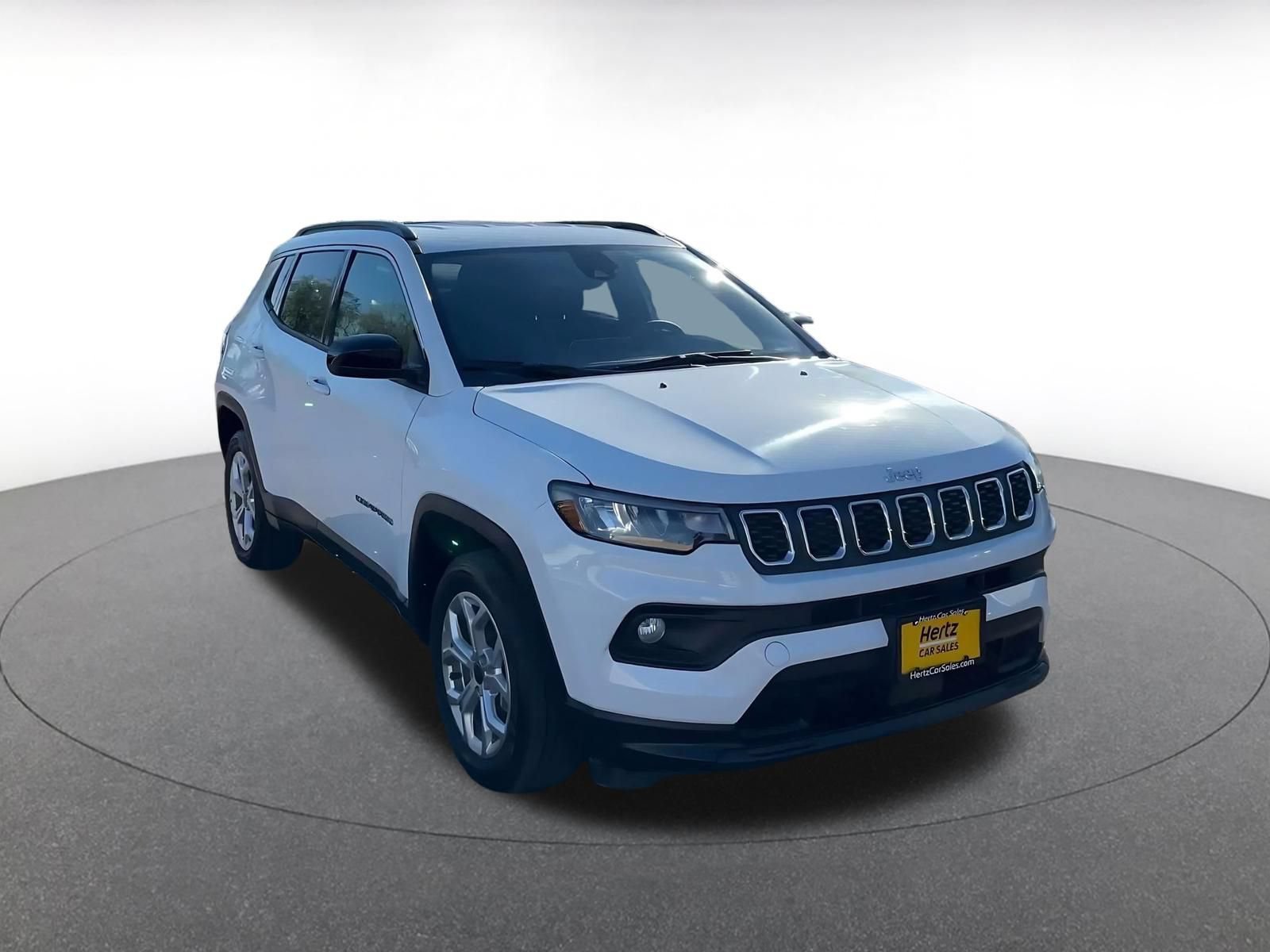 Used 2025 Jeep Compass Latitude AWD/4WD image 3