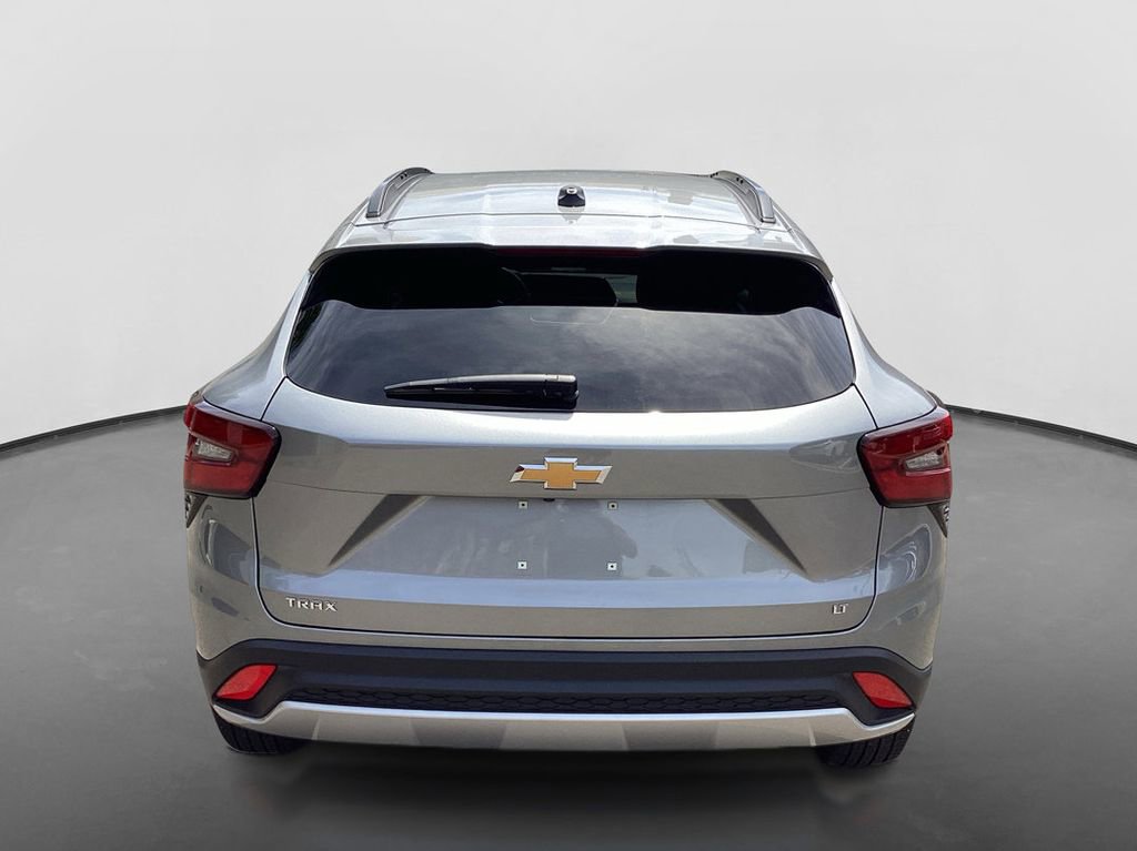 Used 2024 Chevrolet Trax LT w/ Sunroof Package FWD image 6