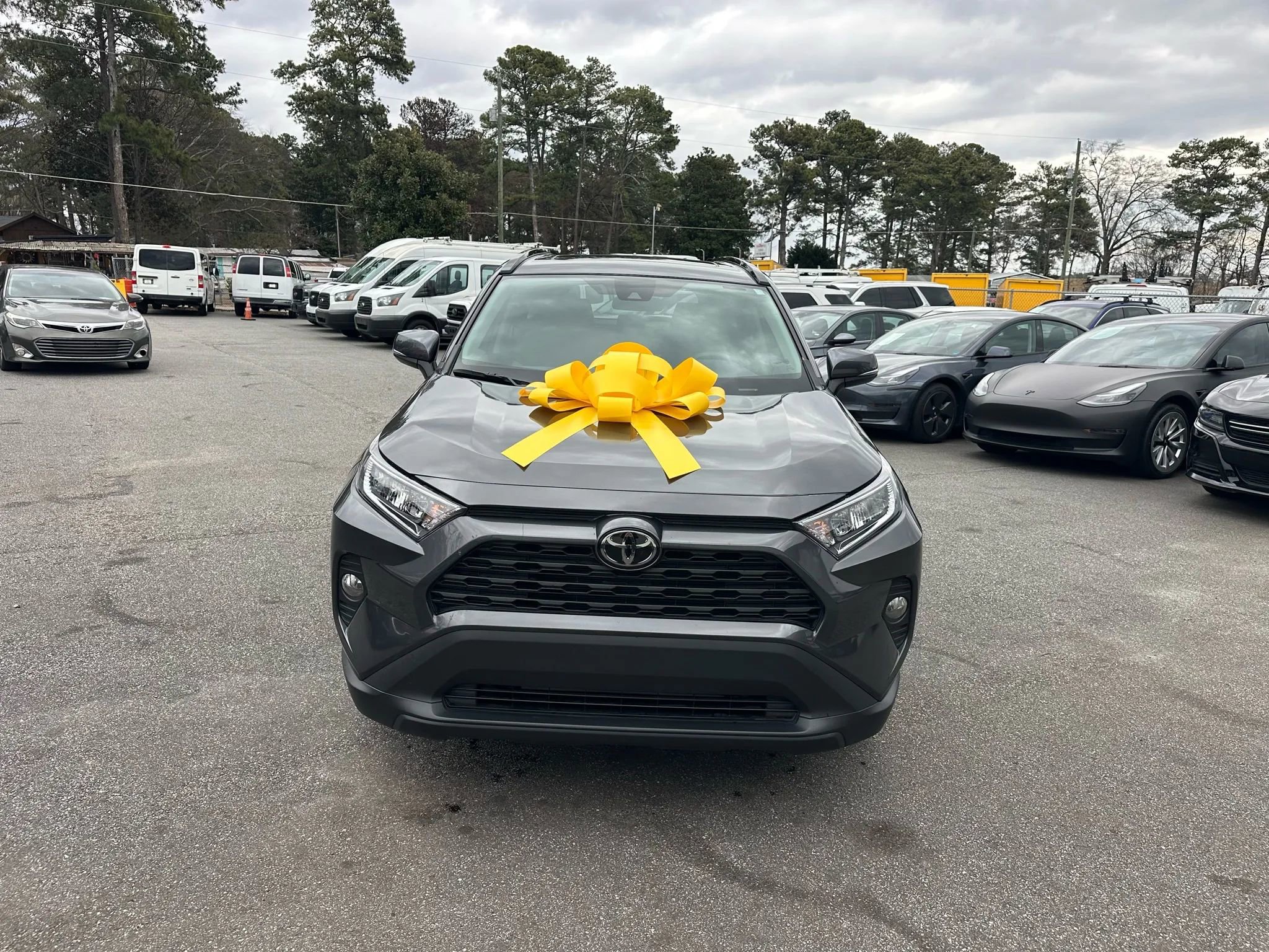 Used 2019 Toyota RAV4 XLE w/ Convenience Package image 3