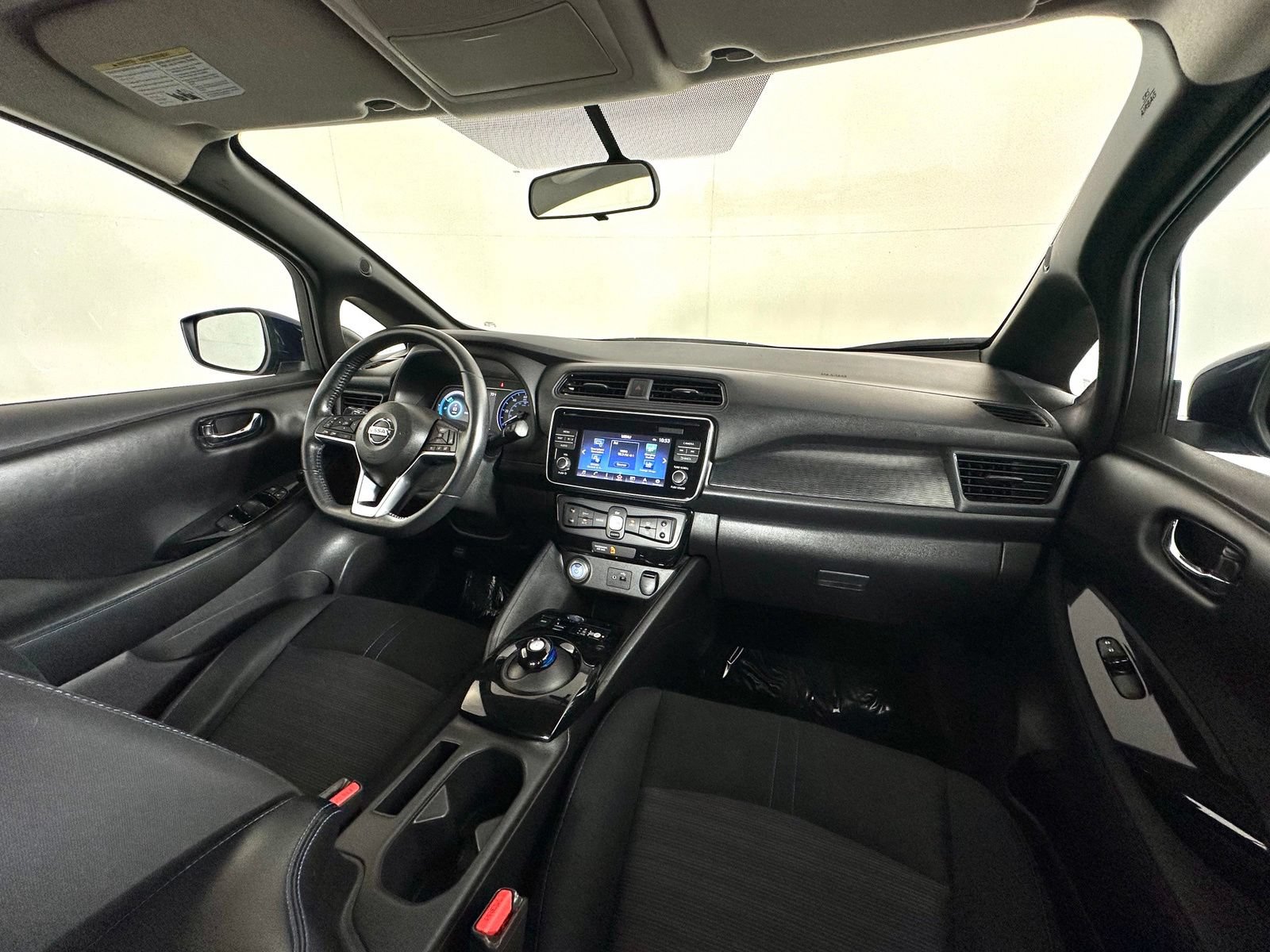 Used 2019 Nissan Leaf SV FWD image 2