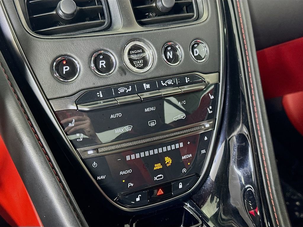 Used 2019 Aston Martin DB11 Volante image 23