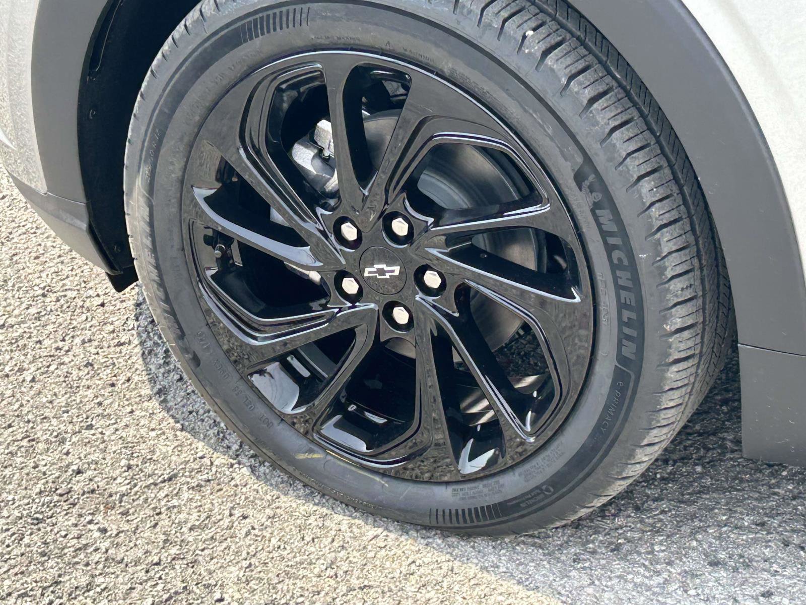 New 2027 Chevrolet Bolt RS w/ Technology Package FWD image 9
