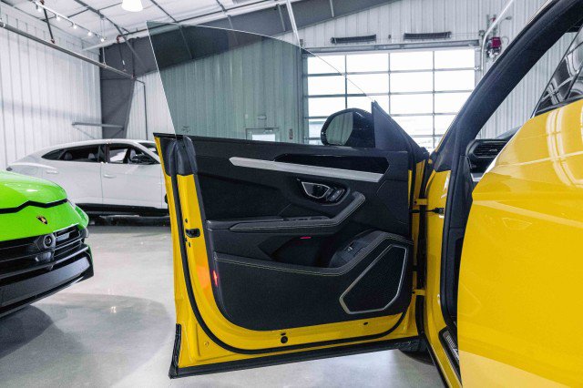 Used 2022 Lamborghini Urus image 10
