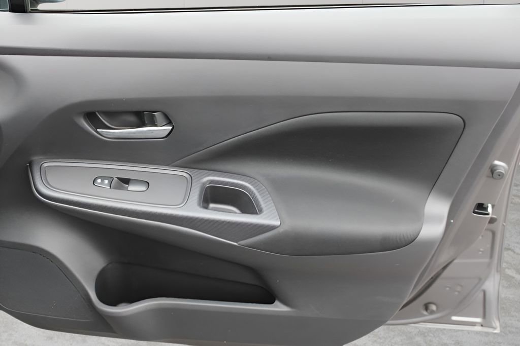 Used 2021 Nissan Versa SV image 23