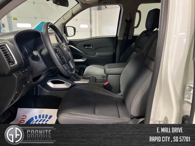 Used 2024 Nissan Frontier SV image 9