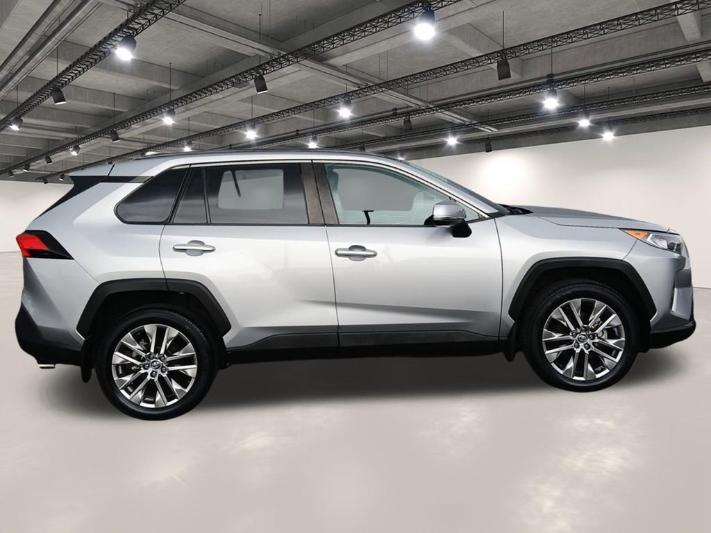 Used 2020 Toyota RAV4 XLE Premium AWD/4WD image 17