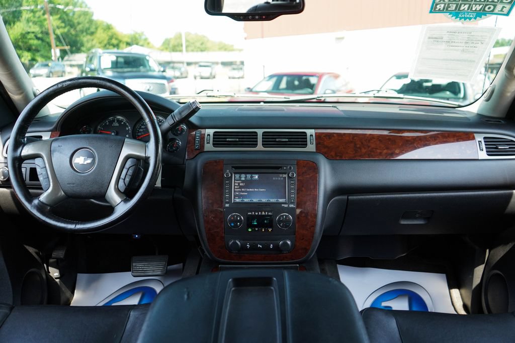 Used 2013 Chevrolet Avalanche LTZ RWD image 9