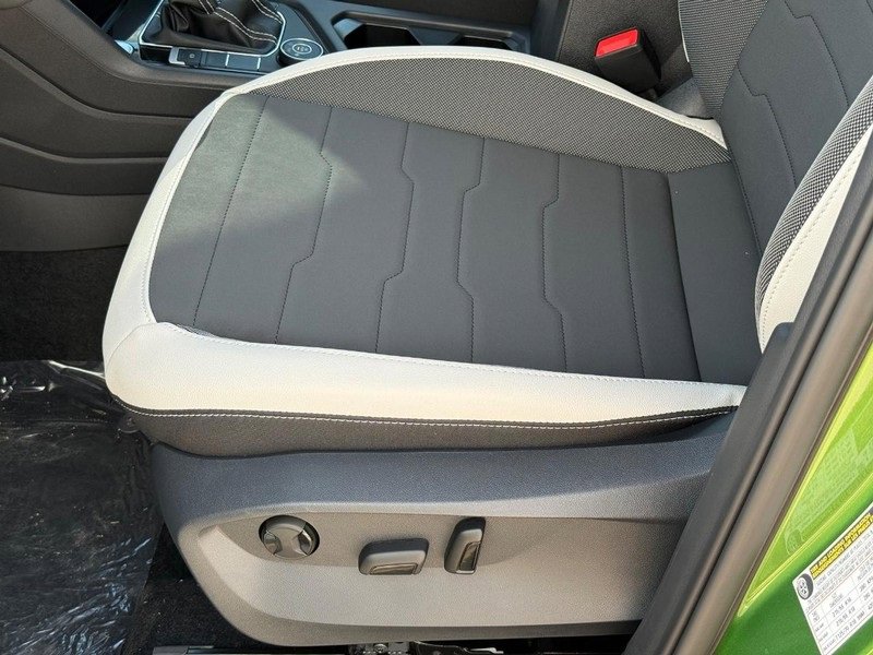 New 2025 Volkswagen Taos SE image 15