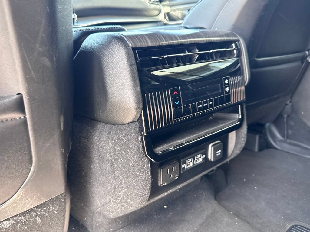 Used 2023 Jeep Wagoneer L Series II AWD/4WD image 22